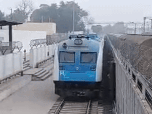 लगभग 80 करोड़ रुपए की लागत से बनेगी ट्रेन, जिसका सफल ट्रायल जींद से सोनीपद के बीच किया गया।