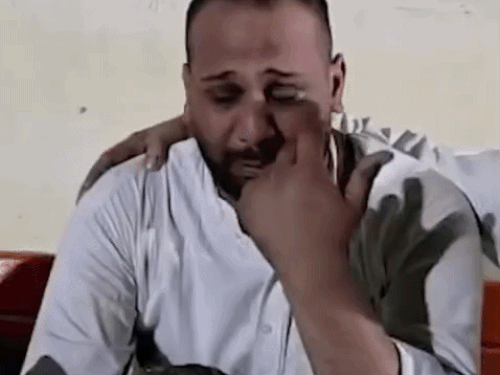 विजय ने बताया कि उनके दोस्त और उसकी माता का निधन हो गया।