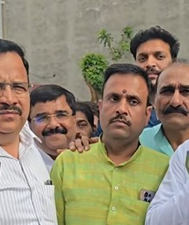 सालसार धाम के पुजारी।