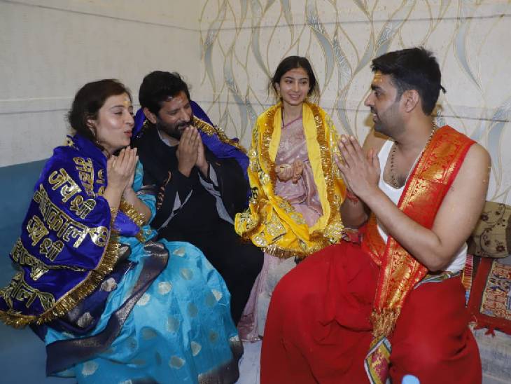 सारा अपनी मां के जन्मदिन के मौके पर महाकाल के दर्शन करने आई थी।