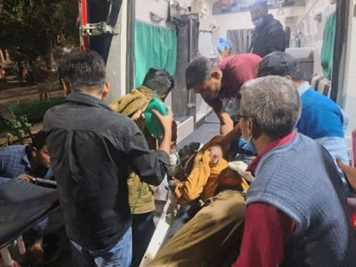 चोरी के आरोपी ने थाने में खुद को किया लहूलुहान:  बैरक में टाइल्स से हाथ पर कट लगाए; इलाज के बाद हालत खतरे से बाहर – Pali (Marwar) News