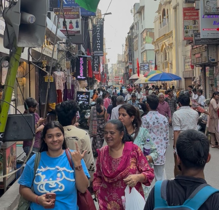 सौकार पेठ में हर कैटेगरी के सामान के लिए अलग गलियां हैं। ये तमिलनाडु का सबसे भीड़-भाड़ वाला बाजार है, जहां रोजमर्रा से लेकर शादी तक की खरीदारी हो जाती है।