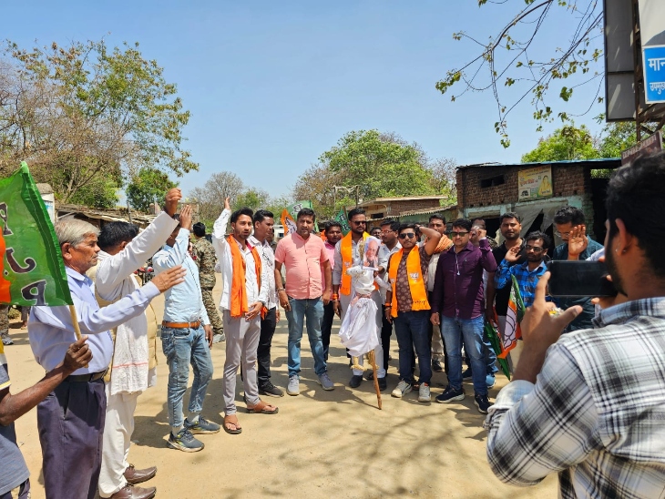 भारतीय जनता युवा मोर्चा कार्यकर्ताओं ने फूंका मल्लिकार्जुन खड़गे का पुतला