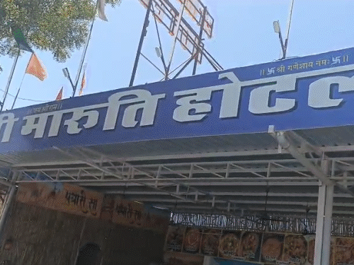 ड्राइवर और उसका साथी ट्रक को खड़ा कर रेस्टोरेंट में चाय पीने गए थे।