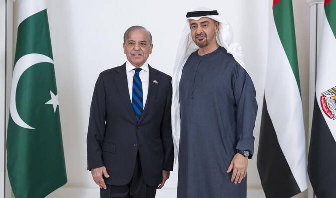 शहबाज शरीफ UAE के शेख मोहम्मद बिन जायद अल नाहयान के साथ। फोटो 12 जून 2025 की है।