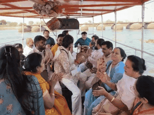 पंजाब-चंडीगढ़ दिनभर,10 बड़ी खबरें:  प्रियंका चोपड़ा गोल्डन टेंपल पहुंची; नवजोत सिद्धू की रील- मैदान में आऊंगा; वृंदावन हादसा- नाव डूबने से पहले के VIDEO – Punjab News