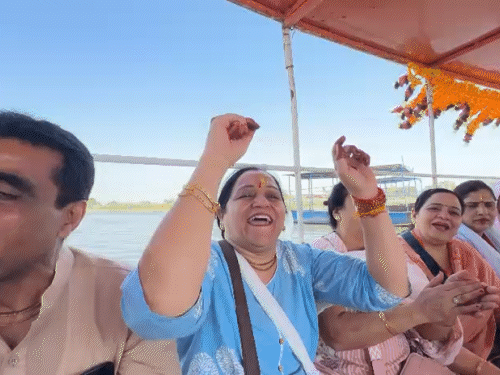 Devotees were chanting 'Radhe-Radhe'. They were singing the bhajan 'Nazar Sanware Lag Na Jaye Kahin..'.