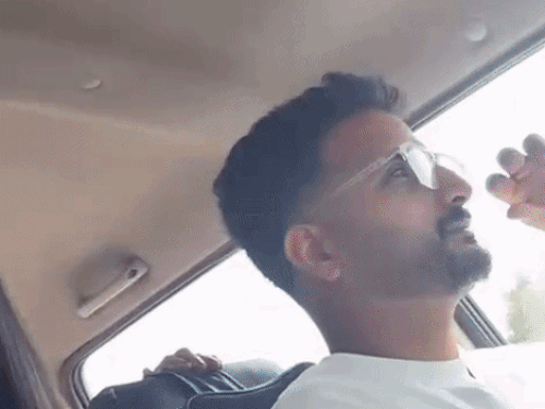 महिला के पति ने भी कहा कि उन्होंने कभी गाड़ी 100 की स्पीड से दौड़ाई ही नहीं।