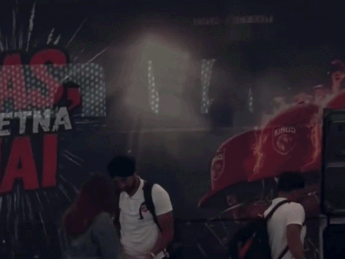 चंडीगढ़ एयरपोर्ट पर अर्शदीप सिंह और एक्ट्रेस एकांत में बात करते हुए दिखे।