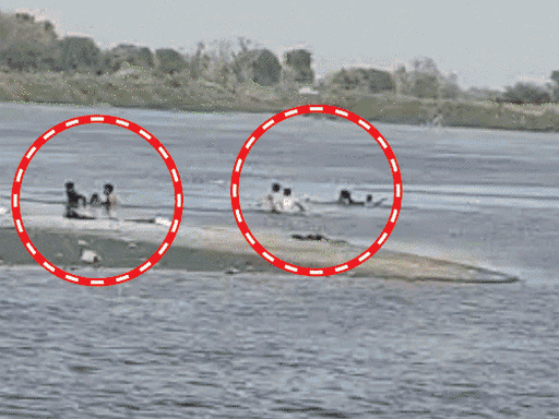 नाव पलटने बाद का वीडियो सामने आया, जिसमें लोग बचने के लिए नदी में छटपटाते दिखे।
