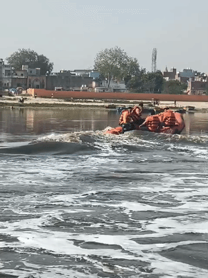 सेना समेत करीब 200 लोगों की टीम सर्च ऑपरेशन में लगी हुई है। 20 किमी दायरे में एक लापता की तलाश कर रही है।