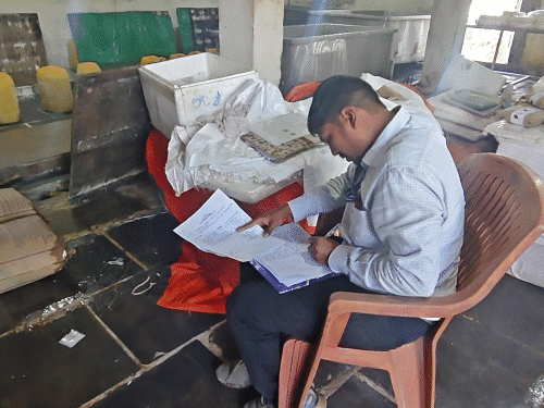 रायपुर में खाद्य एवं औषधि विभाग ने पनीर बनाने वाली दो फैक्ट्रियों पर कार्रवाई की।