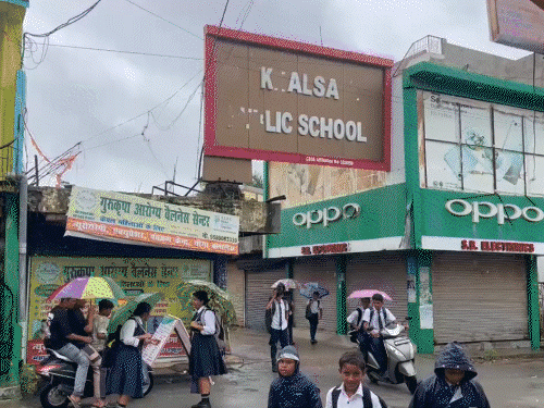 राजनांदगांव में छात्र को पीटने के आरोप में महिला टीचर अरेस्ट - Dainik Bhaskar