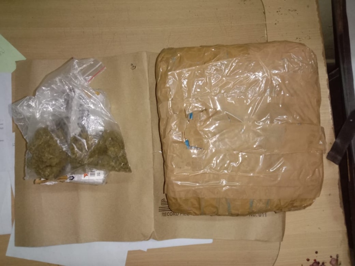 कुरियर के जरिए रायपुर पहुंचता था ओजी गांजा।