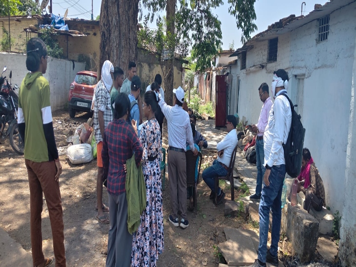 सेक्टर-7 के प्रभावित क्षेत्र में स्वास्थ्य विभाग ने कैंप लगाया ।