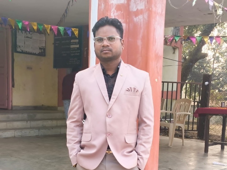 देवांगन सिदार पेंड्रा में कंप्यूटर ऑपरेटर (संविदा) का काम करता था।