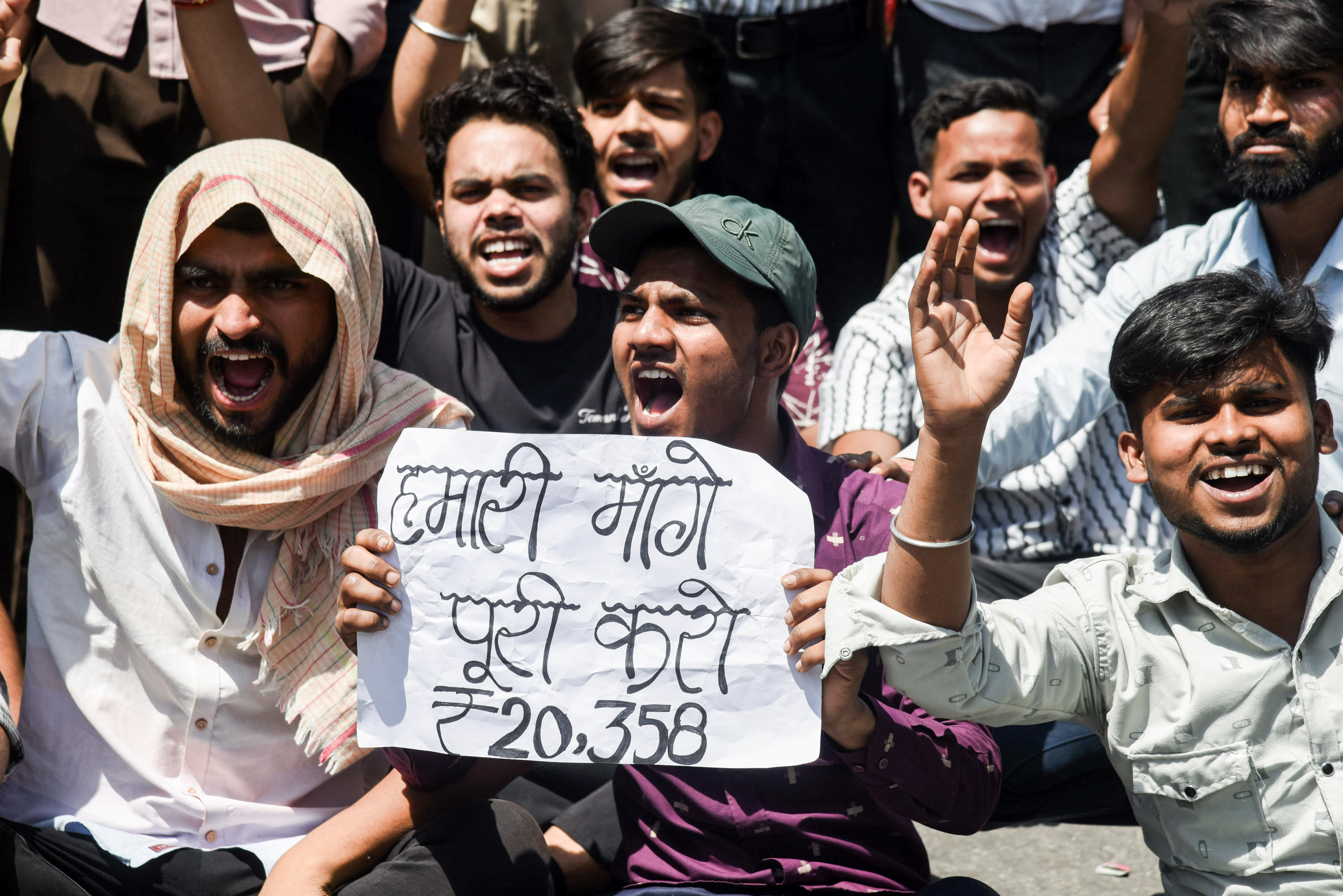 Factory workers first sat on a dharna demanding salary increase in Noida Phase-2. Later this protest turned violent.