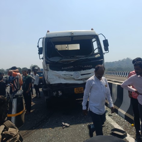 सीमेंट मिक्सर, जिससे कार की टक्कर हुई।