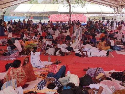 कई राज्यों से बड़ी संख्या में अनुयायी महू पहुंचे हैं।