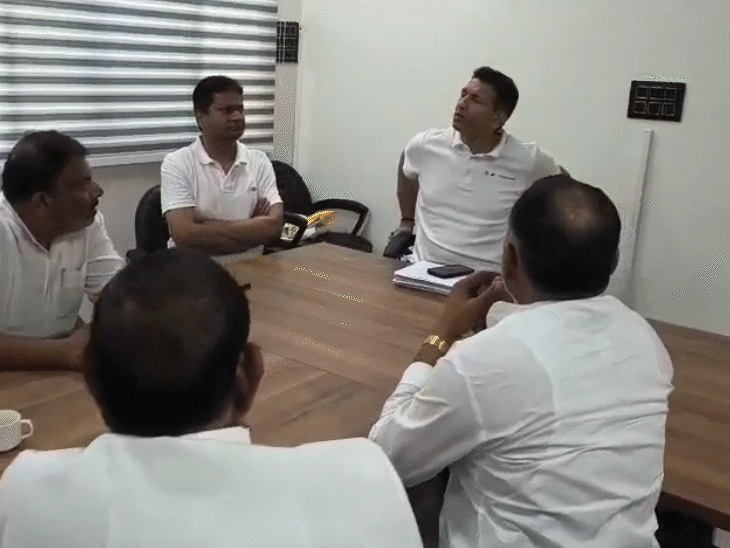 विंध्य क्षेत्र के नेताओं ने हाल ही में जीतू पटवारी और उमंग सिंघार से मुलाकात की थी। - Dainik Bhaskar