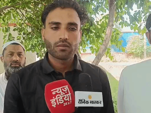 दूल्हे जाहिद ने बताया- लौटते समय हापुड़ में बारात की बस और ट्रक का एक्सीडेंट हो गया।