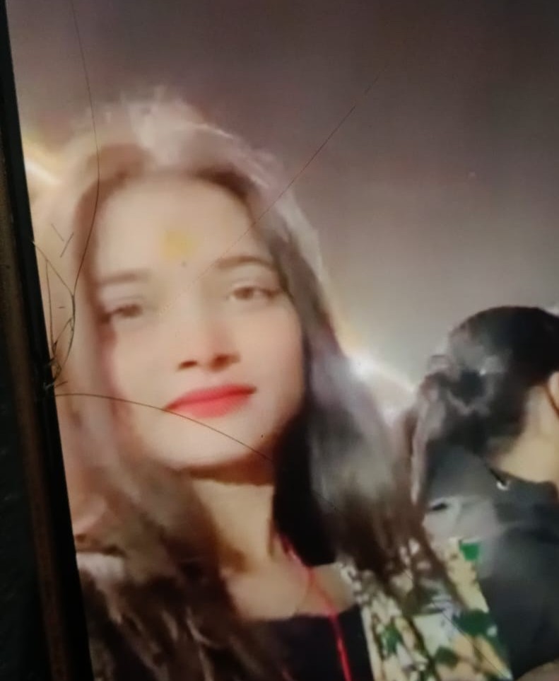 दिव्या एमबीपीजी कॉलेज से पढ़ाई कर रही थी।