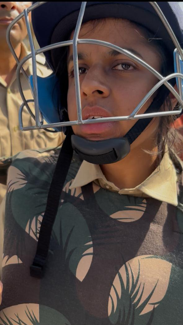 नोएडा पुलिस ने भास्कर रिपोर्टर से मारपीट की: कर्मचारियों का प्रदर्शन कवर कर रहे थे, DCP ने एक्शन नहीं लिया, पुलिसवाले का बचाव करती दिखीं घटना के वक्त DCP नोएडा सेंट्रल सव्या गोयल वहां मौजूद थीं। पत्रकारों ने उनसे एक्शन लेने के लिए कहा, लेकिन वह पुलिसकर्मी का बचाव करती नजर आईं।