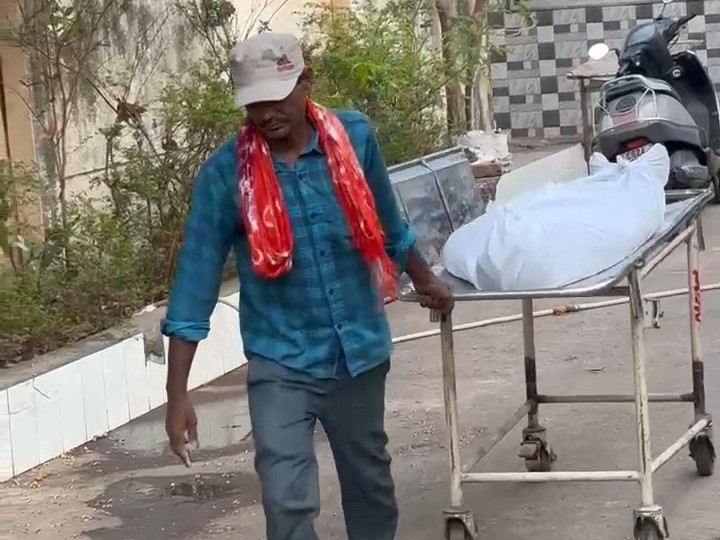 पीएम के बाद शव परिजनों को सौंप दिया गया।