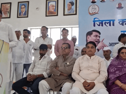 कार्यक्रम में गोविंद सिंह डोटासरा के अलावा कई स्थानीय नेता भी मौजूद रहे।