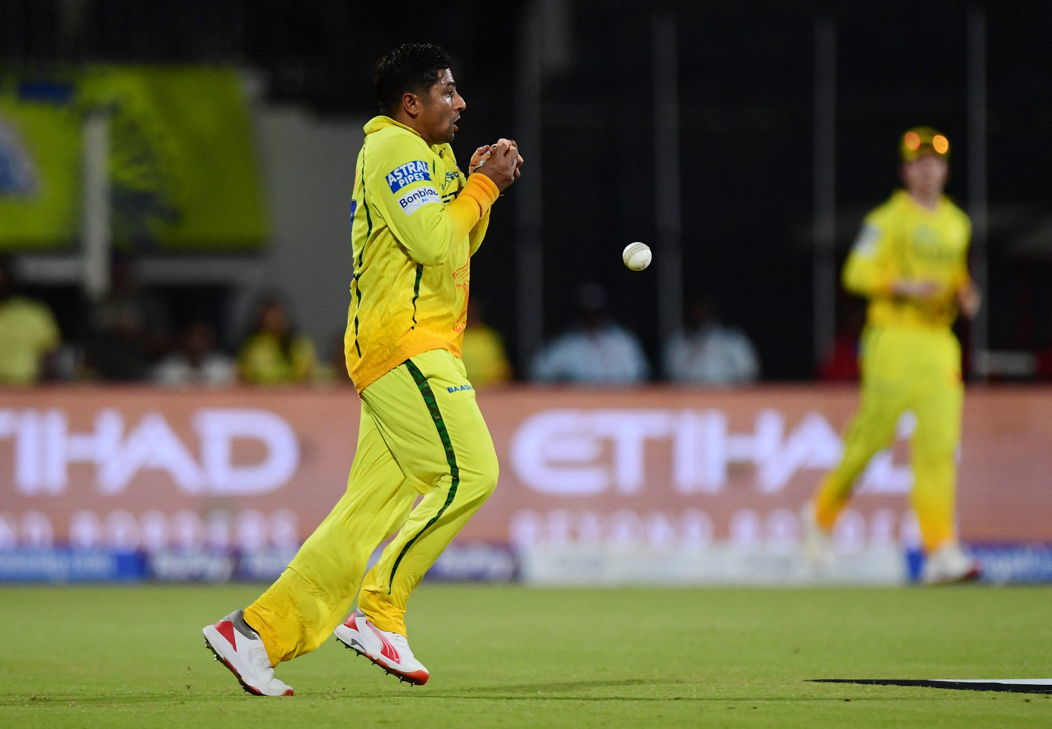 सरफराज ने रहाणे को जीवनदान दिया।