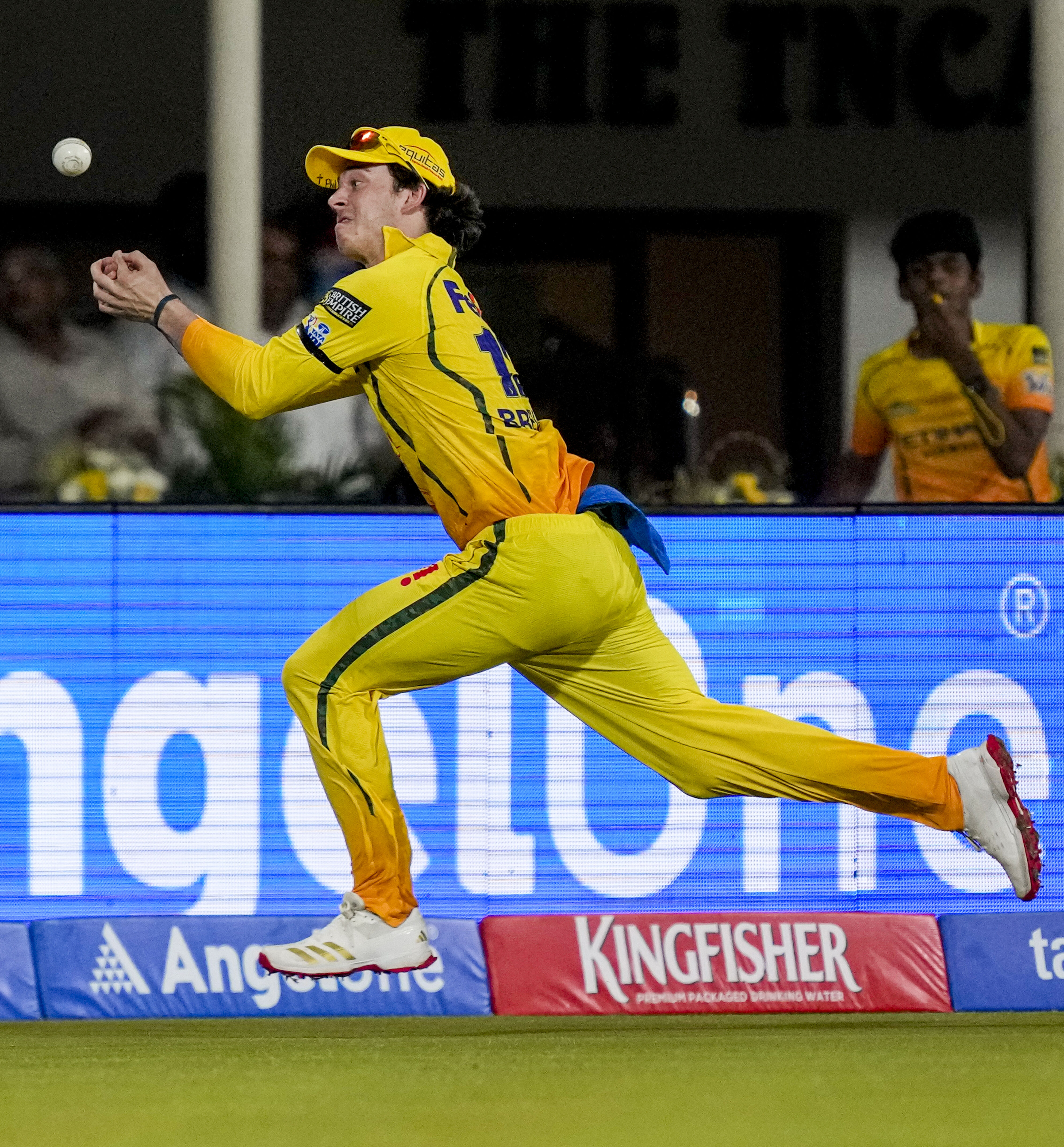 डेवाल्ड ब्रेविस ने अंगकृष रघुवंशी का कैच छोड़ा।