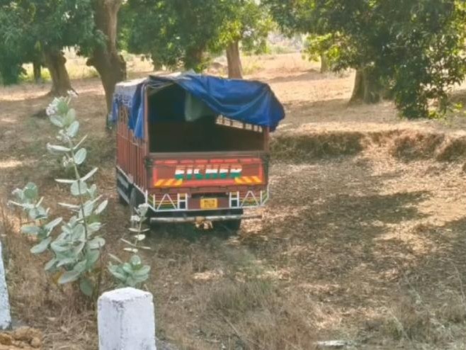 407 मिनी ट्रक जिसने टक्कर मारी