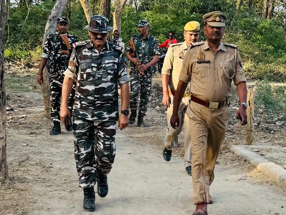 इंडो-नेपाल सीमा पर पुलिस-SSB का सख्त पहरा:  बलरामपुर में संदिग्धों की धरपकड़ के लिए चलाया विशेष अभियान – Balrampur News