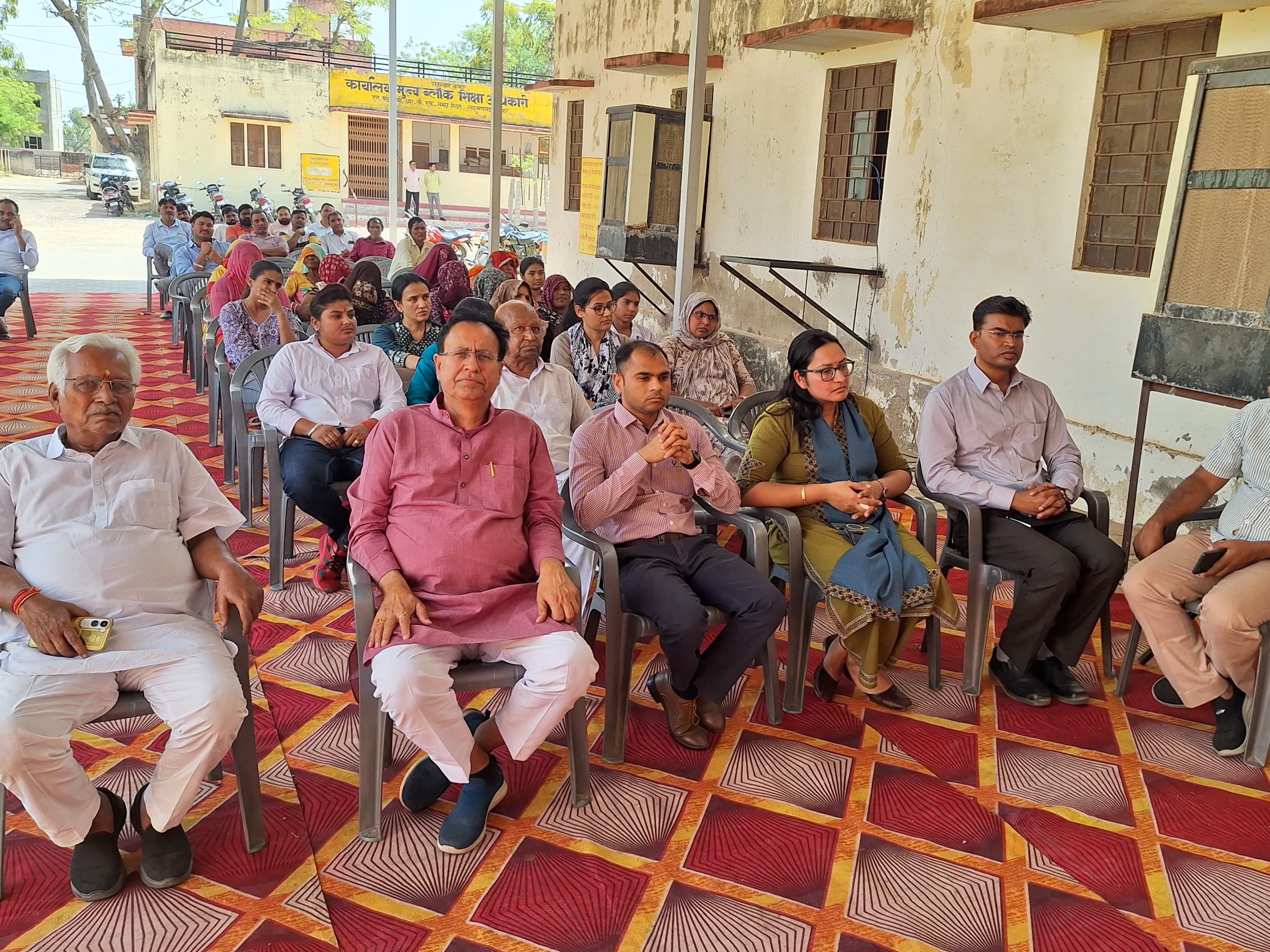 पंचायत समिति परिसर में जयंती पर नमन किया।