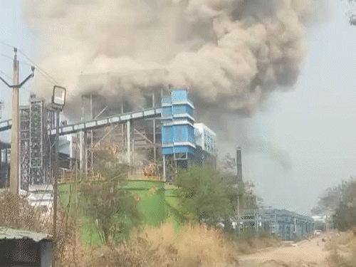 सिंघीतराई स्थित वेदांता पावर प्लांट में दोपहर करीब 2 बजे बॉयलर ब्लास्ट हो गया।