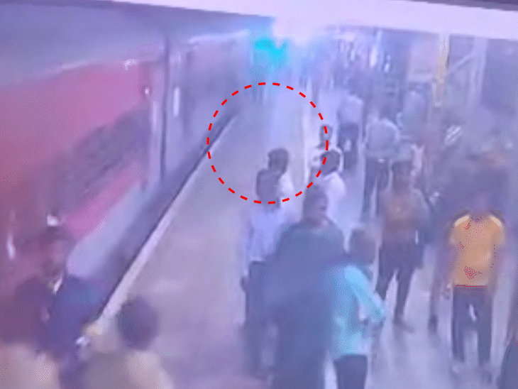 Maihar Train Platform Gap Rescue | Woman Saved By GRP-RPF | CCTV Footage