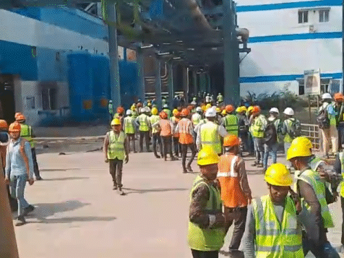 घटना के बाद प्लांट में अफरा-तफरी मच गई।