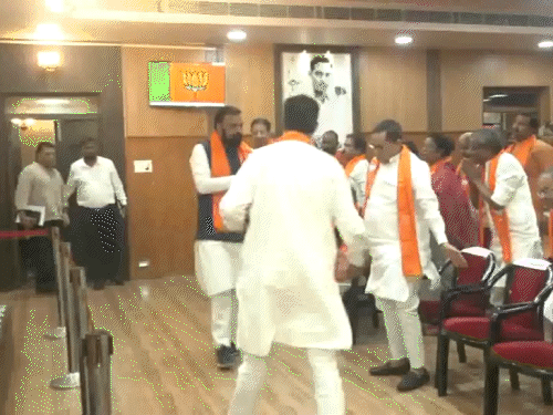 BJP विधायक दल की बैठक में सम्राट चौधरी।