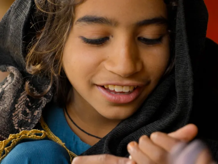 HIV से संक्रमित बच्चों के लिए समाज के भेदभाव ने असमा जैसे बच्चों की जिंदगी और मुश्किल बना दी है।