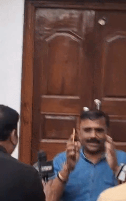 छाप्यादरम्यान एटीएस इन्स्पेक्टर भरत डॉक्टरांच्या घरातून बाहेर पडले. त्यांनी काहीही सांगण्यास नकार दिला.