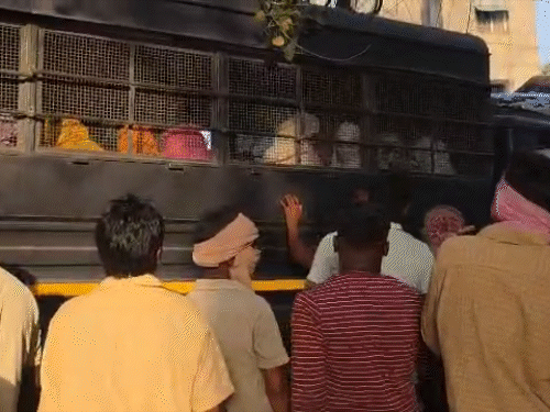 सभी को गिरफ्तार कर कोर्ट में पेश किय गया, जहां से उन्हें न्यायिक रिमांड पर जेल भेज दिया गया है।