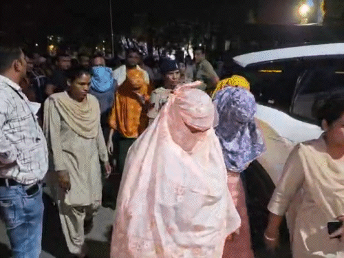 युवतियों के माध्यम से लोगों को शादी के नाम पर फंसाकर उनसे पैसे वसूले जाते थे।