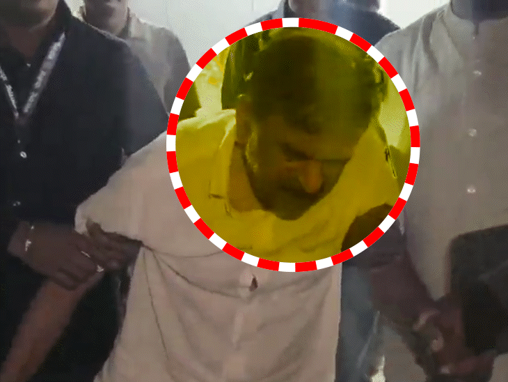 महाराष्ट्र-ढोंगी अशोक खरात के 11 ठिकानों पर ED का छापा:  52 संपत्तियां रडार पर; अश्लील वीडियो और धार्मिक सामान से करोड़ों की कमाई