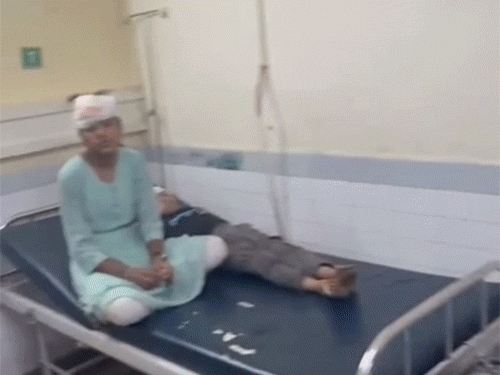 घायलों में महिलाएं भी शामिल हैं। जिनका अस्पताल में इलाज चल रहा है।