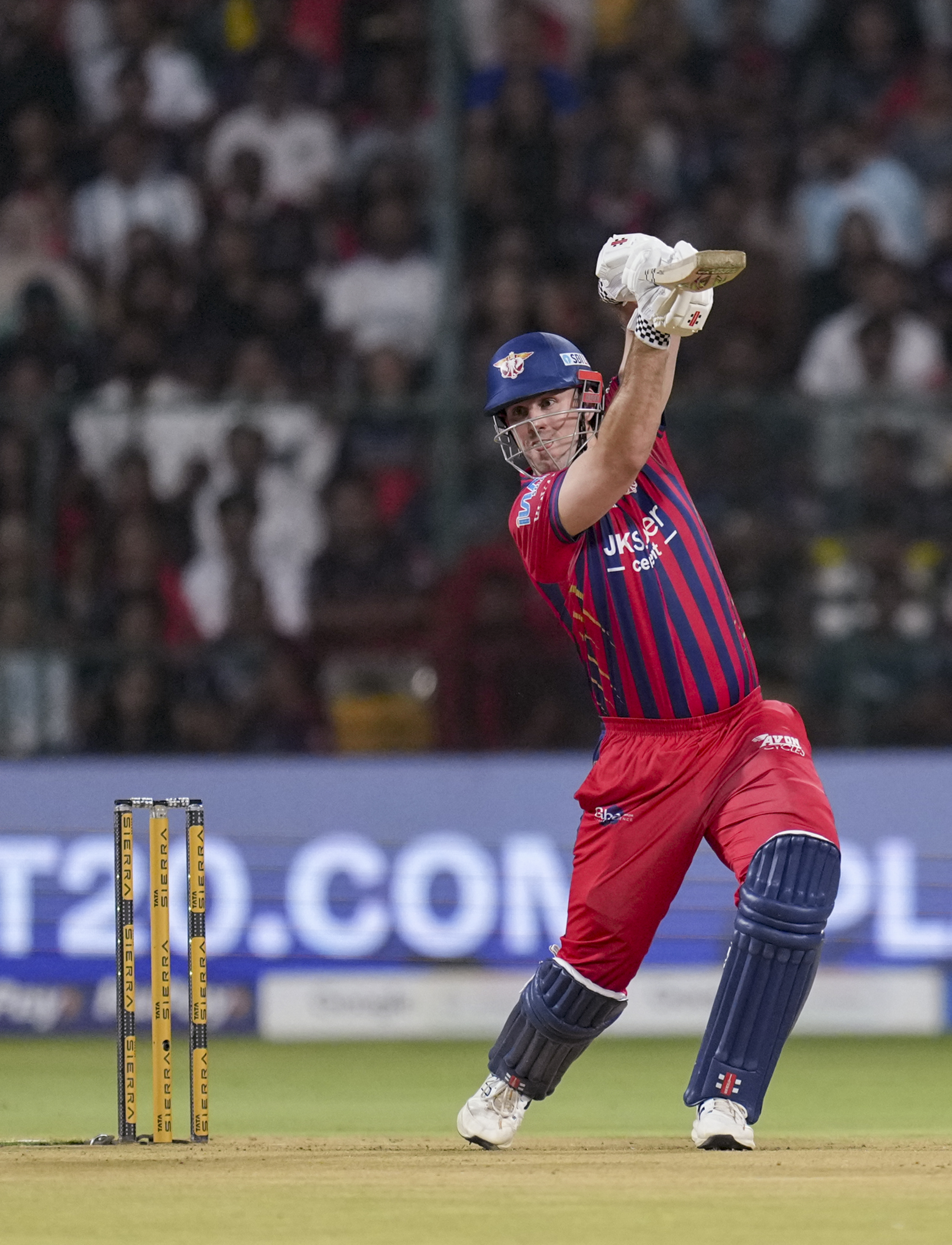 मिचेल मार्श 32 गेंदों में 40 रन बनाकर पवेलियन लौटे।