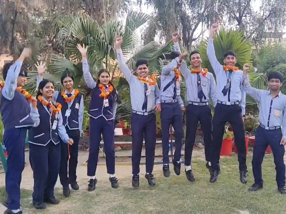 CBSE High School Results: Shaurya Bajpai 98.4%, Srishti Dixit 95.8% ...
