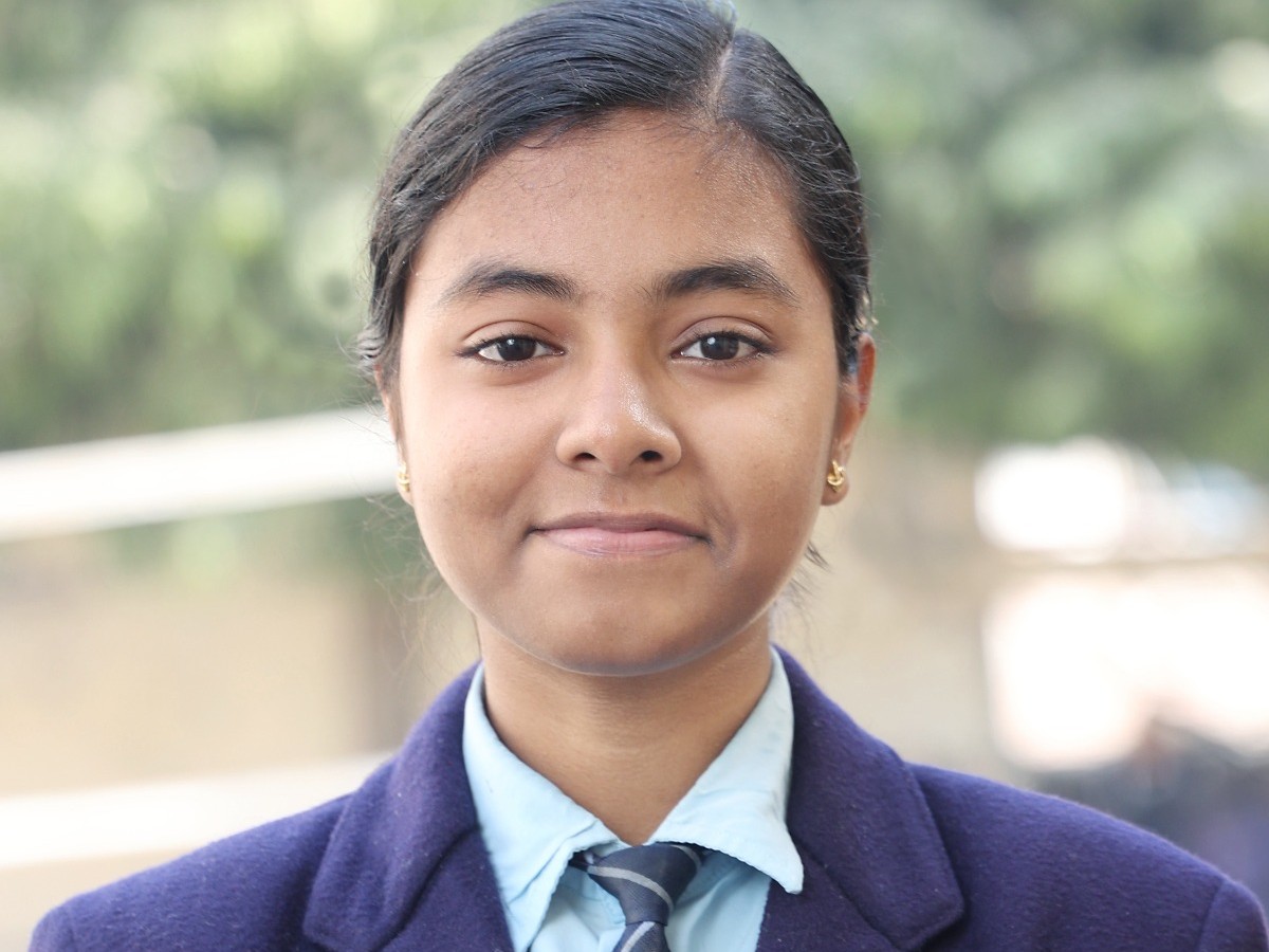 फरीदाबाद जिले में तीसरा स्थान पाने वाली सोनाक्षी सक्सेना की फोटो।