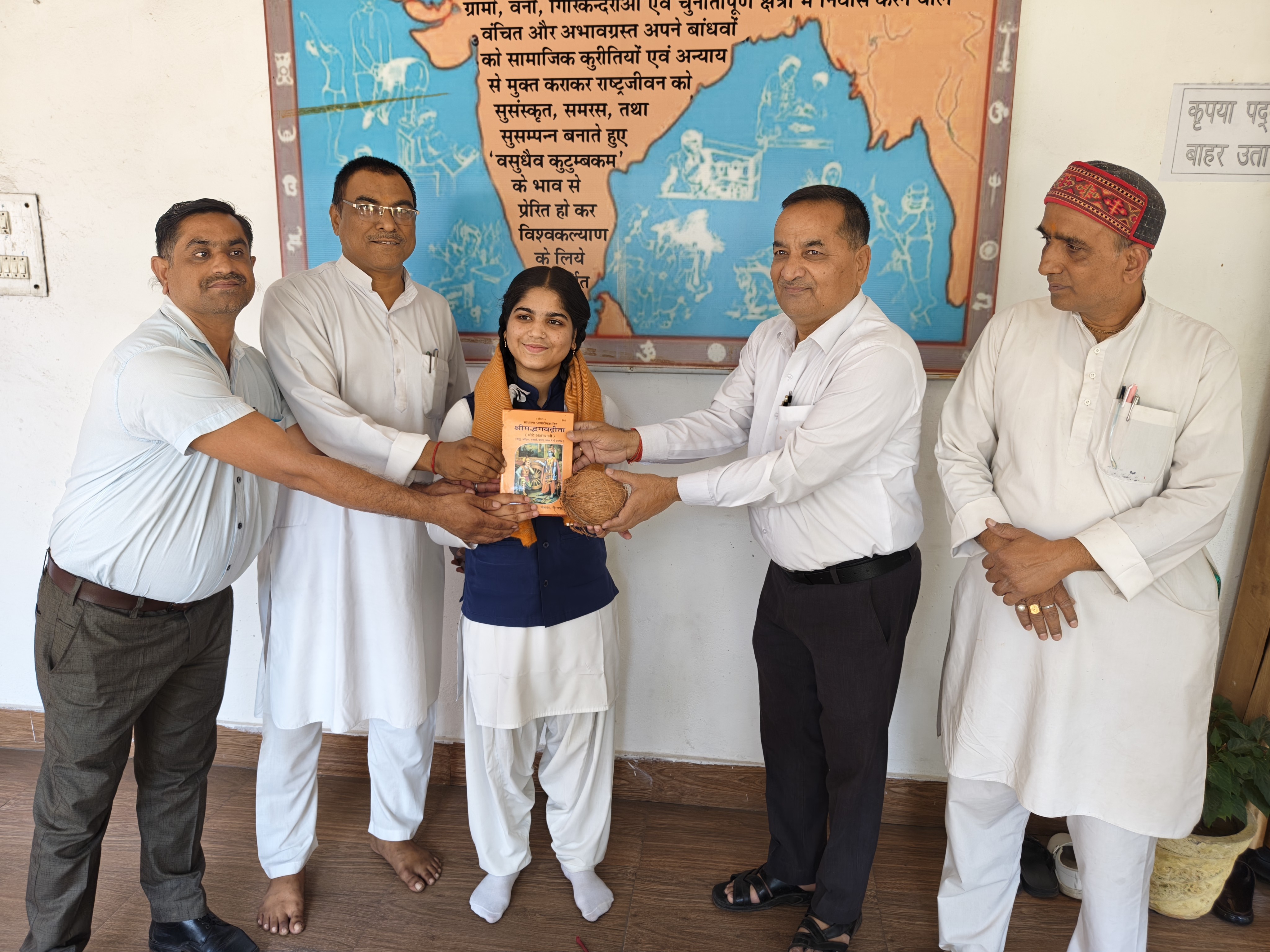 10वीं में दीप्ति पांडे को सातवां स्थान मिला है।