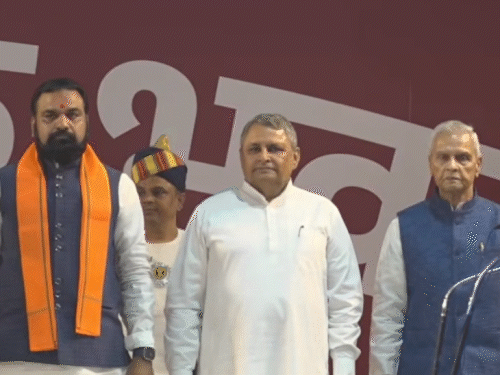 सम्राट चौधरी ने CM, विजेंद्र चौधरी और बिजेंद्र यादव ने डिप्टी CM पद की शपथ ली।