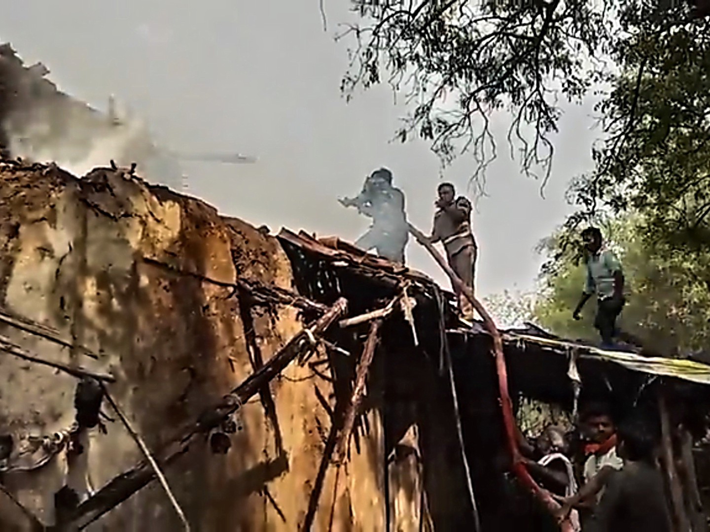 Singrauli Fire | Pokhra Tola House Gutted; Lakhs in Goods Razzed